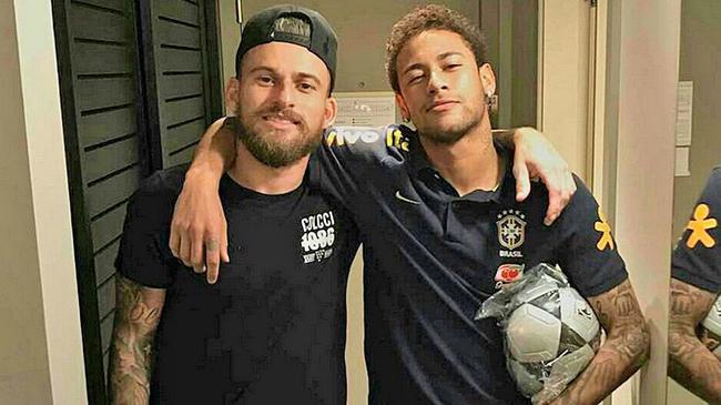 迪尼：谢什科在场上犹豫不决，他从来都和队友不在一个频道上（迪尼：谢什科比赛中优柔寡断，始终与队友不同步）