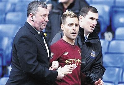 战狼队贡献2射1传！官方：B费当选英超第十五轮最佳球员（英超第15轮官方最佳：B费当选，战狼队贡献2球1助）