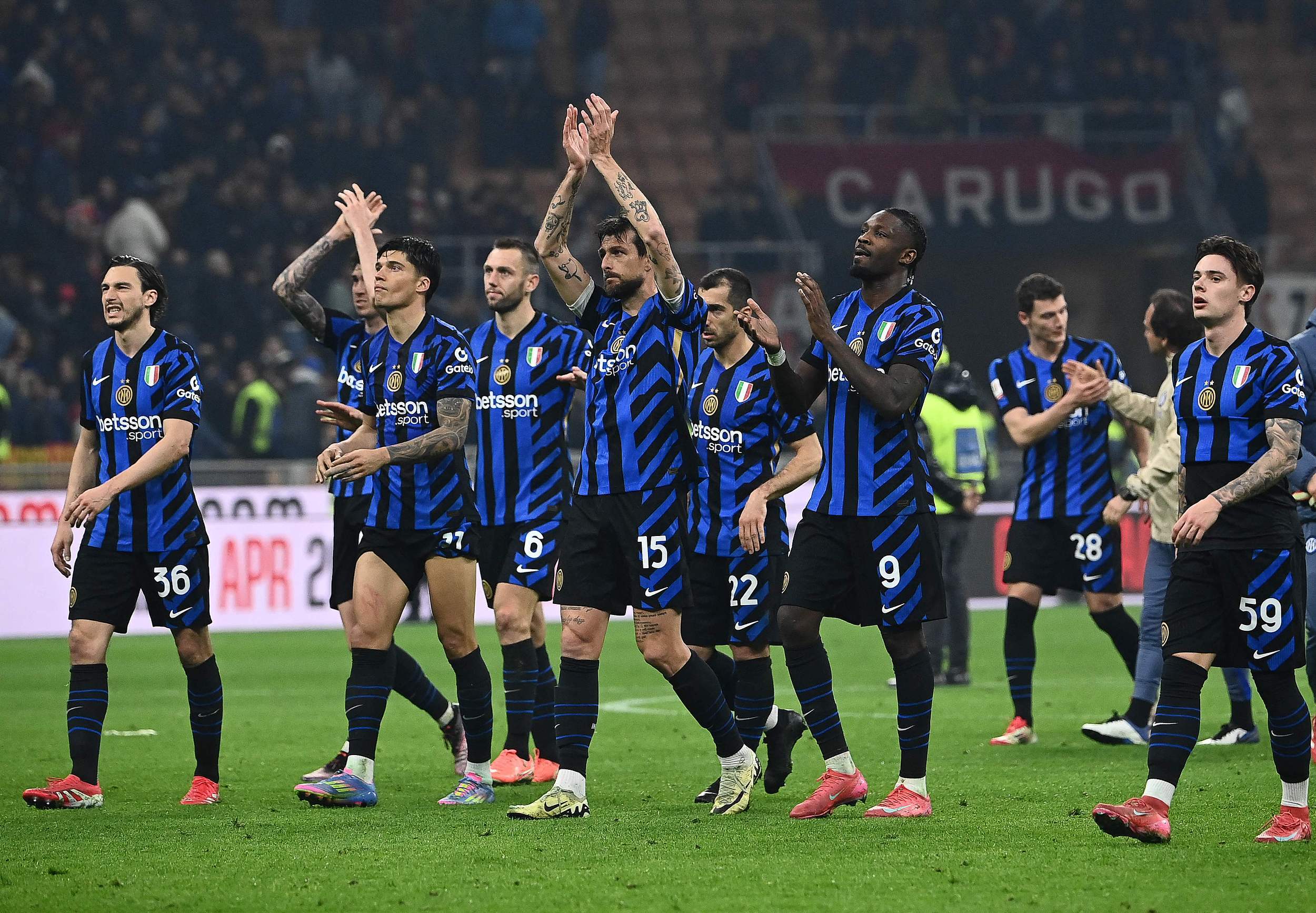 6场比赛狂砍230分！爱德华兹近6场场均命中5记三分（6战轰下230分！爱德华兹近6场场均命中5个三分）