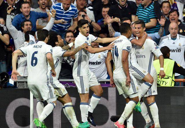 火箭与开拓者交易四名球员及选秀权，换得阿夫迪亚，以解决薪资压力和阵容调整。（火箭与开拓者达成交易：送出四将加选秀权换来阿夫迪亚，缓解薪资压力并优化阵容）