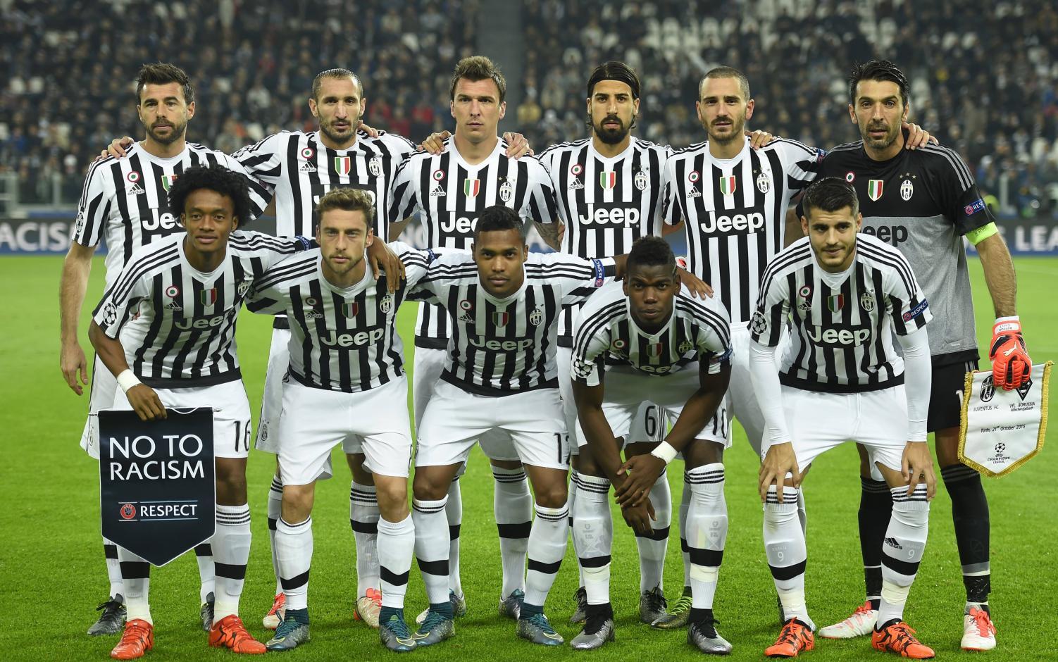 国安球员列队欢迎两位久违强援入队，中超金靴意外领衔，值得期待（国安全队列队迎两大强援回归，中超金靴压阵，前景可期）